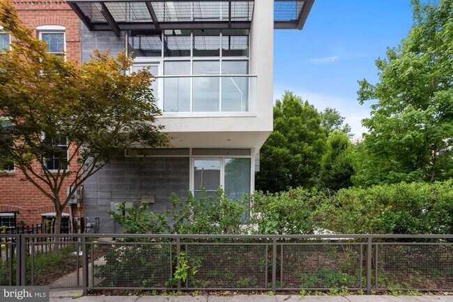 Foto del edificio - 1024 W St NW