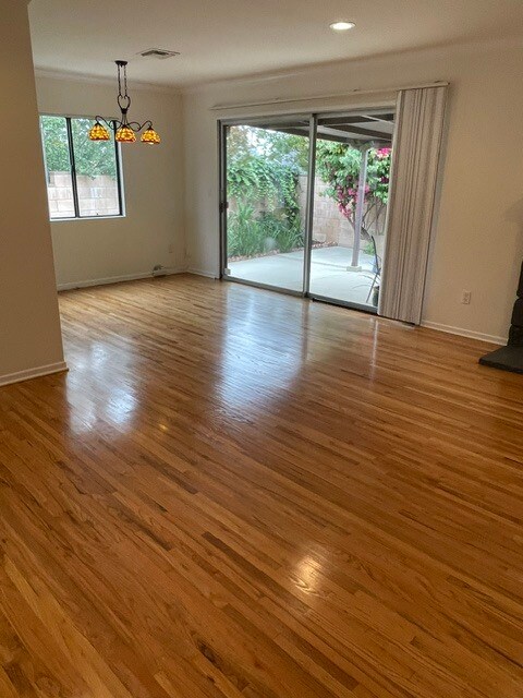 Foto del edificio - 16334 Chatsworth St