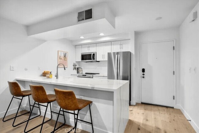 Photo - 740 Kings Rd Apartment