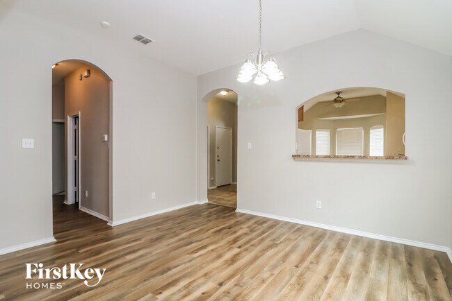 Foto del edificio - 1124 Manhassett Ct