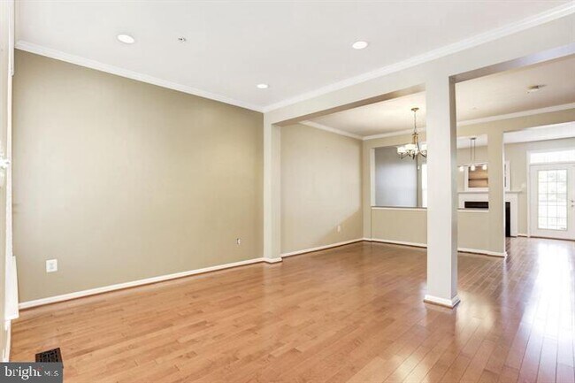 Building Photo - 4 Austringer Ct