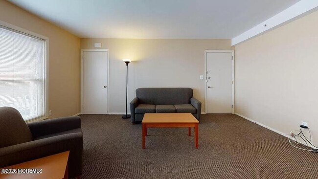 Foto del edificio - 590 Ocean Ave N