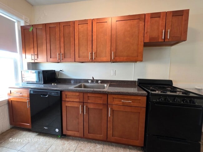 Foto del edificio - No Brokers Fee, No Security Deposit, Heat,...