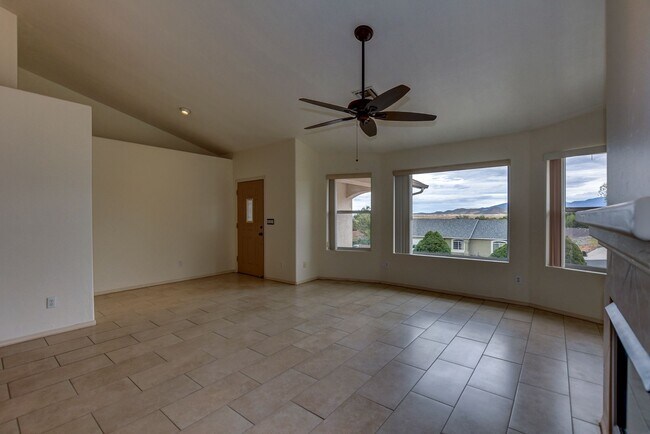 Building Photo - 3 bedroom, 2 bath home in Prescott Valley!