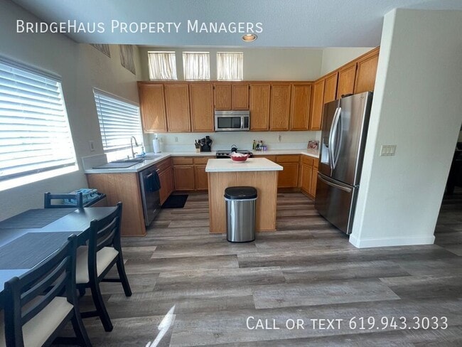 Foto del edificio - 965 Tempera Ct