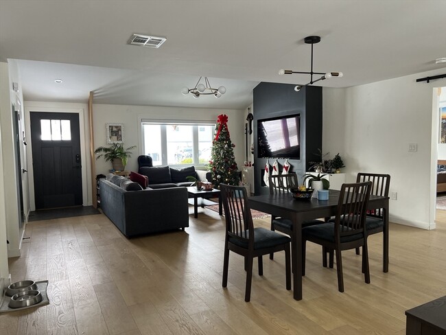 Building Photo - 17 Margaret Rd