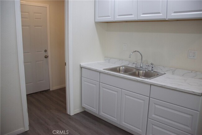 Foto del edificio - 372 E 55th St