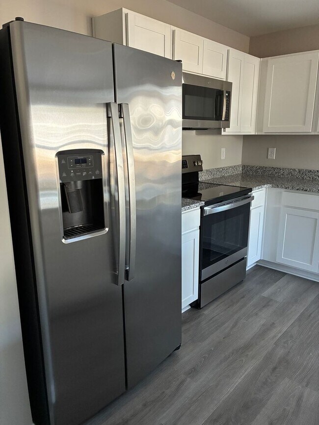 Foto del edificio - FORMER MODEL townhome at Villa Grande community