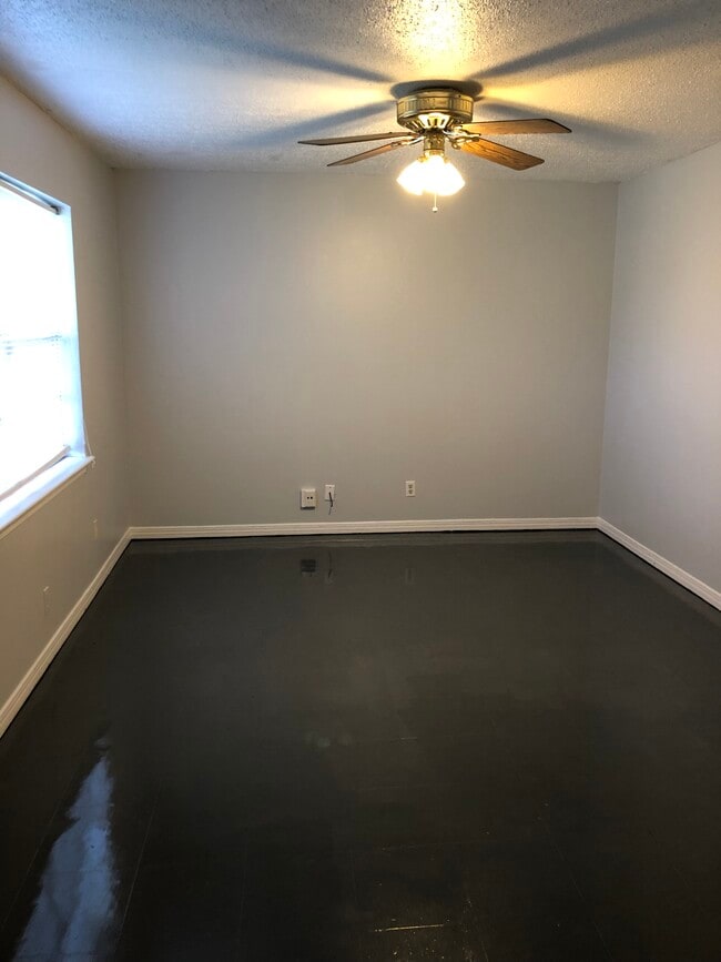 Building Photo - 700 Bonneville Dr