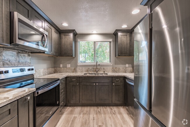 3BR, 2BA - 1,165SF - Kitchen - Woodglen Terrace Apartments