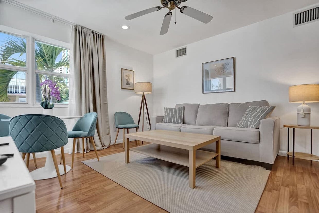 Foto principal - 851 N Surf Rd