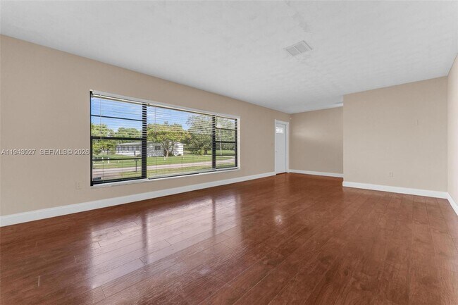 Foto del edificio - 11141 NW 22nd Ct