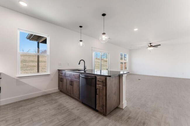 Foto del edificio - 1140 Ari Ave