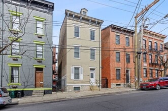 Building Photo - 516 E 13th St