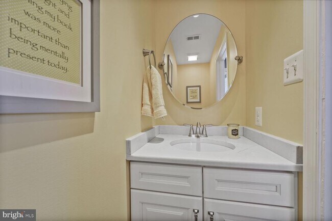 Foto del edificio - 6400 Fleetside Ct