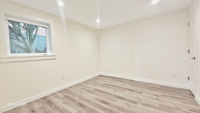Building Photo - Modern 1 Bed, 1 Bath in Prime Roosevelt Lo...