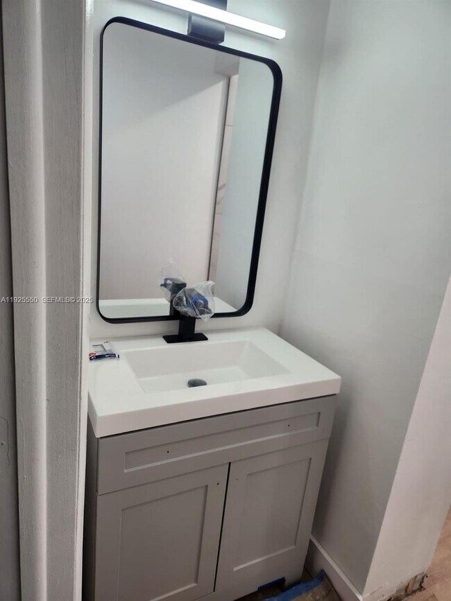 Foto del edificio - 2350 NE 135th St