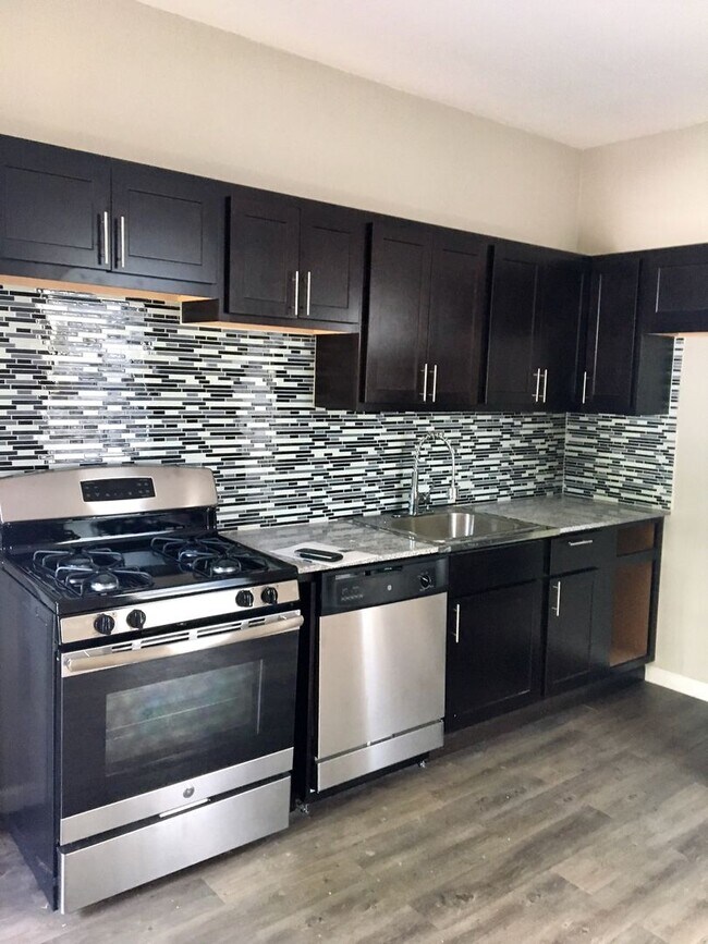 Building Photo - 116 Kearsarge St