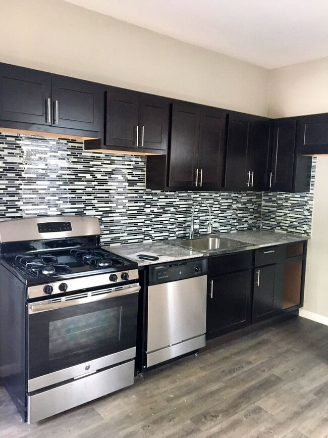 Building Photo - 116 Kearsarge St