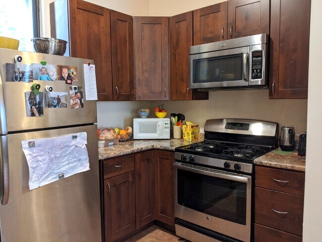 Foto del edificio - 1538 W Augusta Blvd