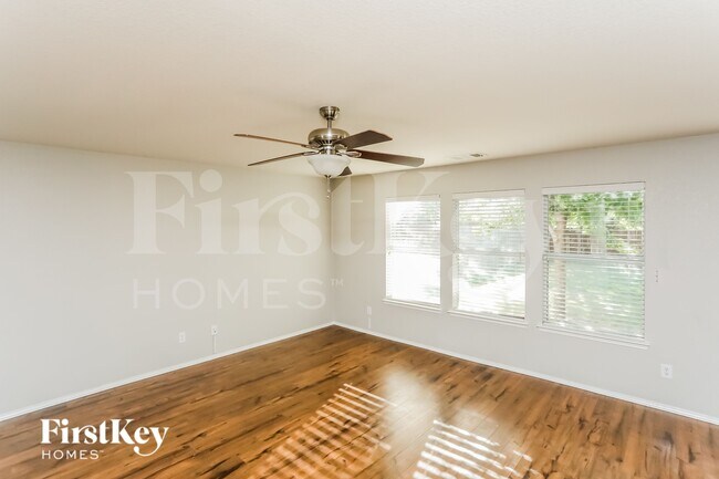 Foto del edificio - 13925 Walnut Canyon Ct