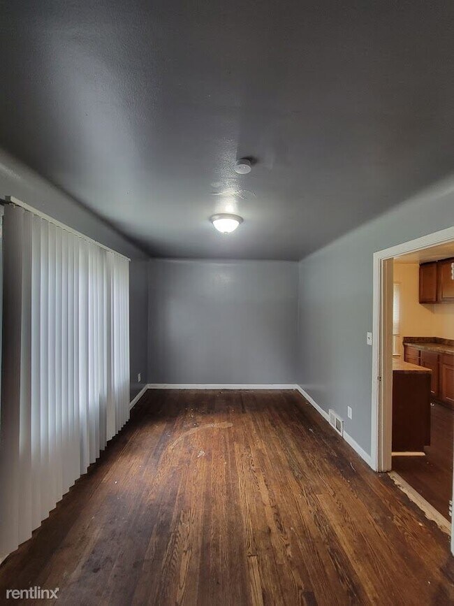 Building Photo - 3 br, 1 bath House - 2107 Ewald Cir