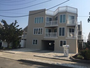 Building Photo - 407 36th St S