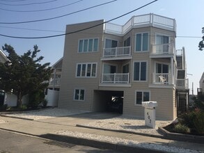 Building Photo - 407 36th St S