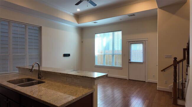 Foto del edificio - 902 W 20th St