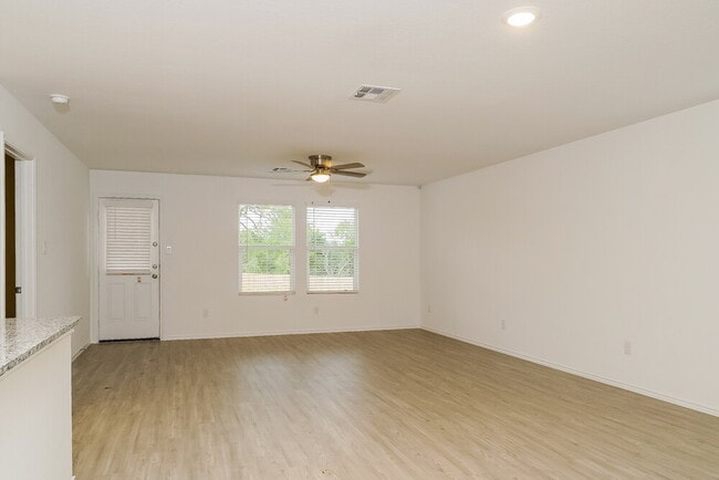 Building Photo - 13910 Reservoir Dr