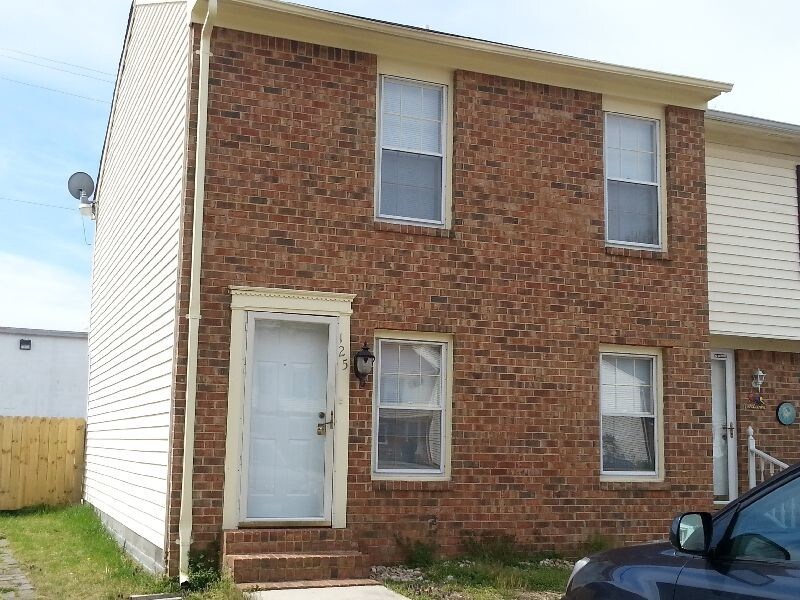 Primary Photo - 125 Elmhurst Ct