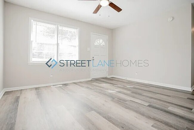 Foto del edificio - 4443 Sims St