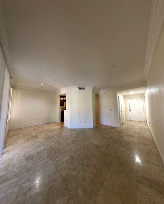 Foto del edificio - 1 Bedroom Condo In A Luxurious Community!!