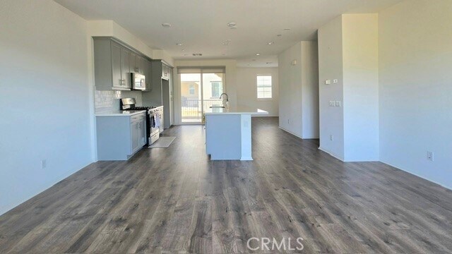 Foto del edificio - 8141 Garden Park St