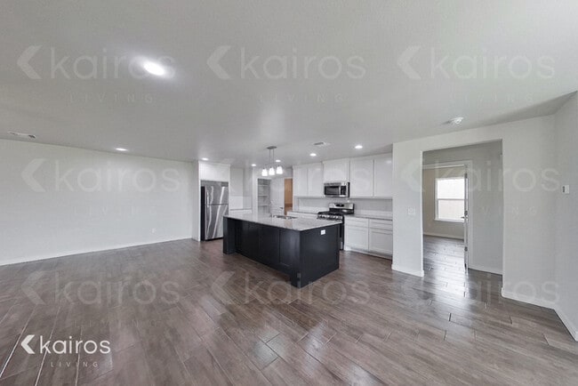 Building Photo - 2702 Daytona Ave