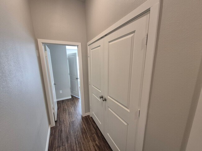 Foto del edificio - Cypress Duplex Available Now!