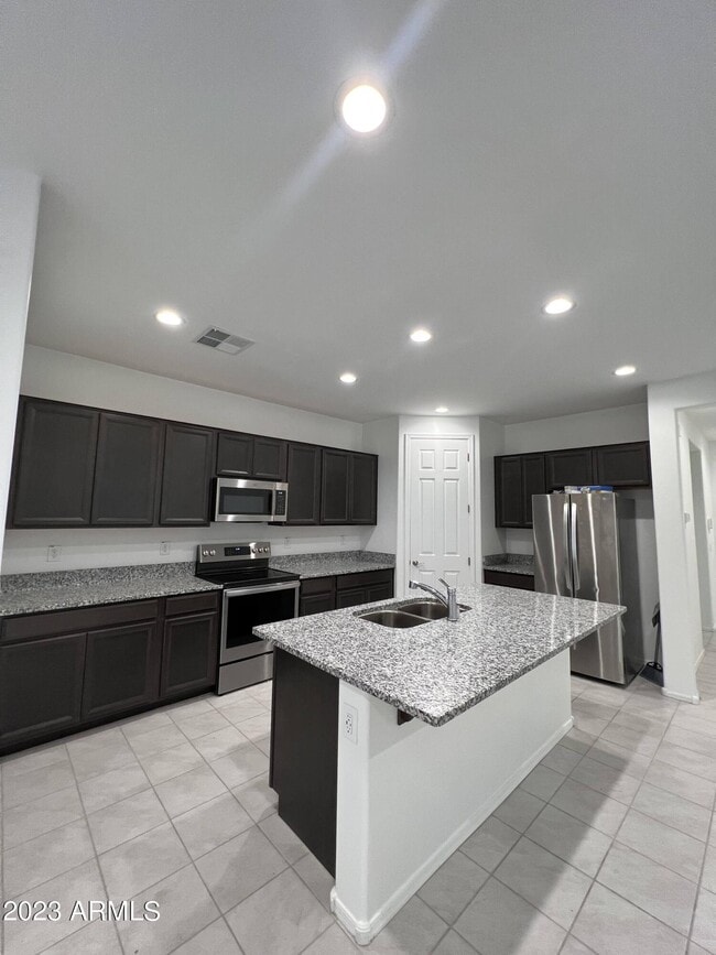 Building Photo - 1724 E Brandon Dr