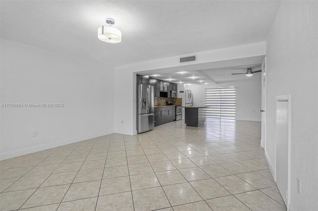 Building Photo - 899 W 79th St
