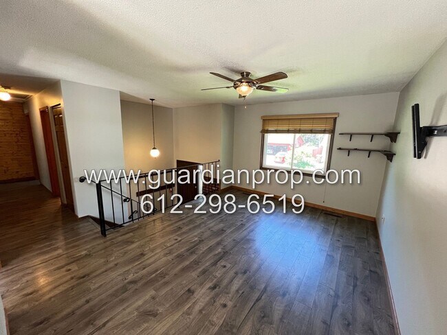 Foto del edificio - Woodbury House on Corner Lot Available Now...