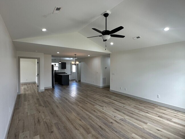 Foto del edificio - 3 Bedroom 2 Bath Built in 2025