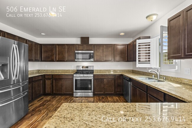 Foto del edificio - 506 Emerald Ln SE