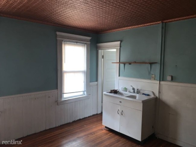 Building Photo - 2 br, 1 bath Apartment - 668 E Broadway