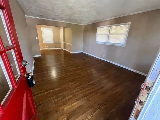 Building Photo - 921 Millikin St
