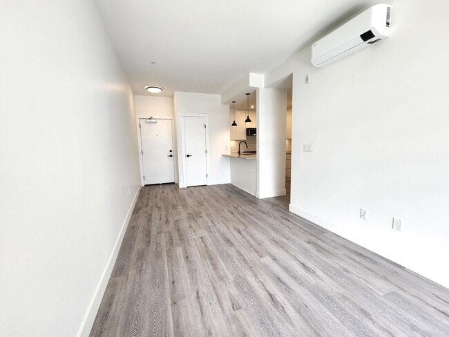 Building Photo - 2180 Kelly Av