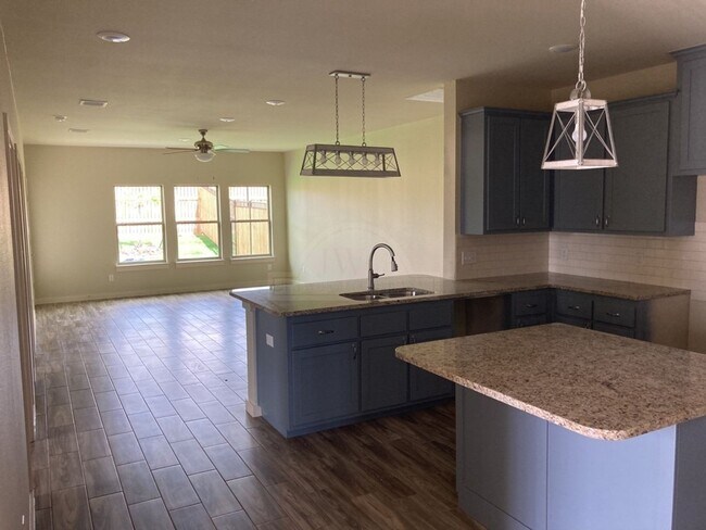 Foto del edificio - 5007 White Rose Dr