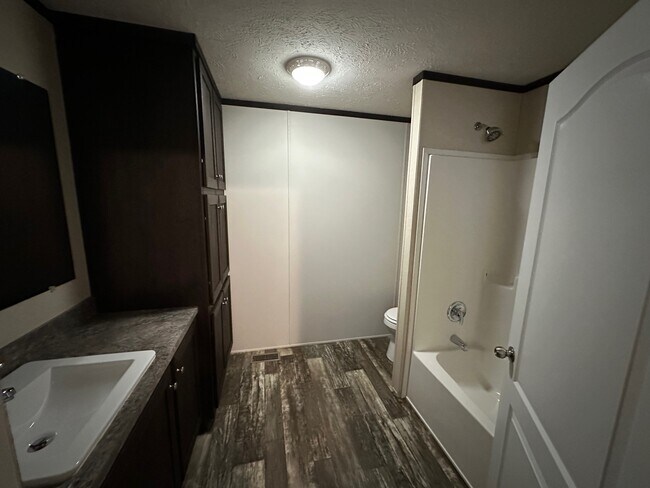 Foto del edificio - Spacious Double Wide for Sale