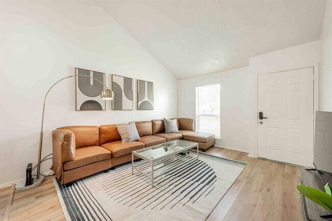 Foto del edificio - 13223 Ambrose St