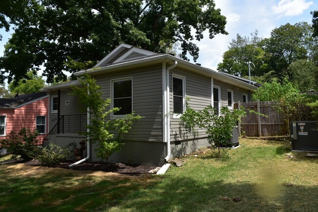 Building Photo - 1619 N University Ave
