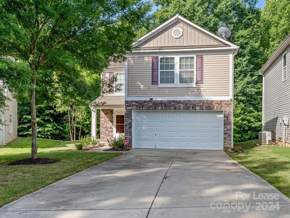 Primary Photo - 5911 Fazenda Drive