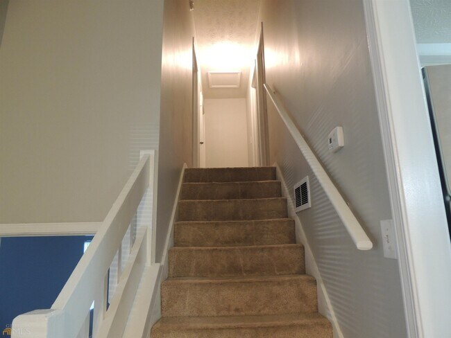 Foto del edificio - 1734 Young Rd